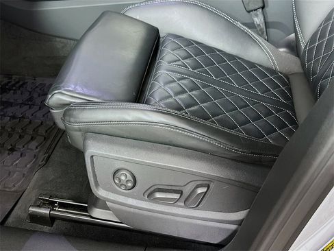 Used 2023 Audi SQ5 Premium Plus w/ Premium Plus Package image 9