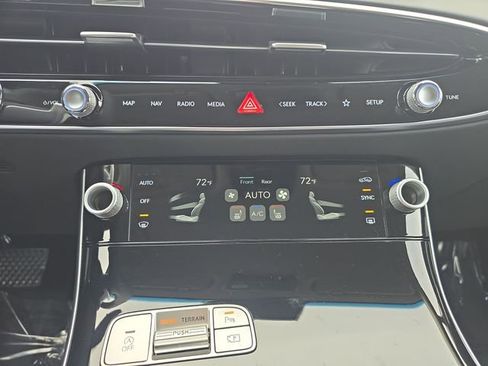 New 2026 Genesis GV70 2.5T image 19