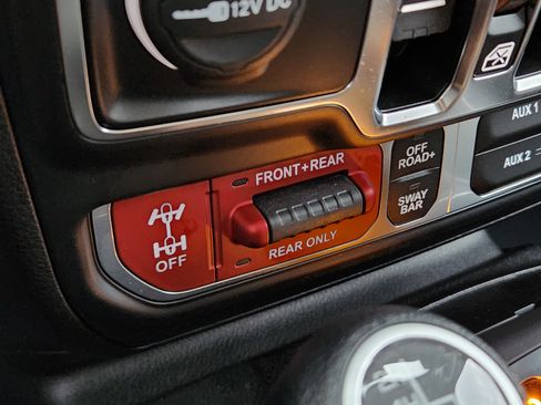Used 2024 Jeep Wrangler Unlimited Rubicon AWD/4WD image 13