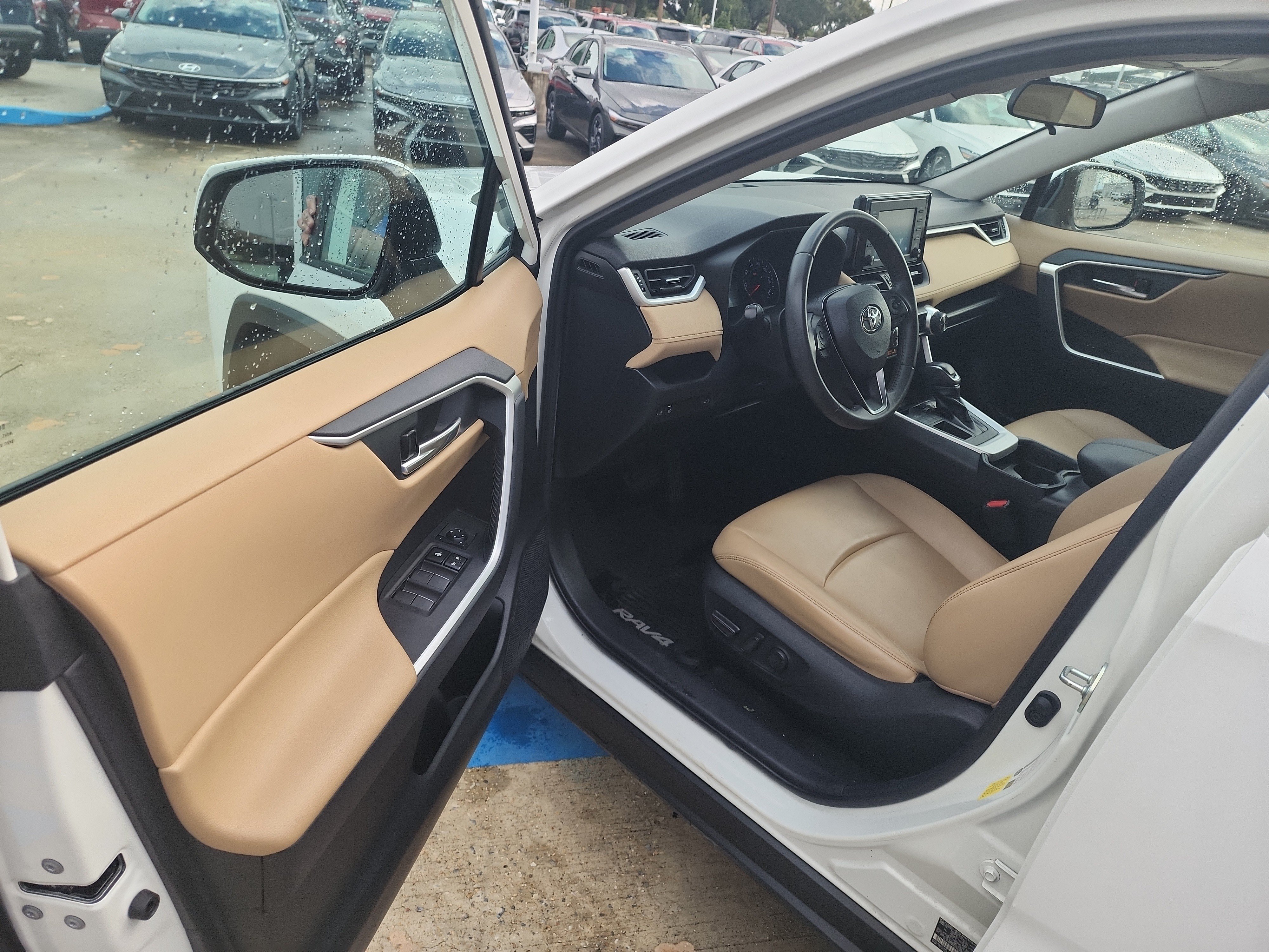 Used 2019 Toyota RAV4 XLE Premium FWD image 13
