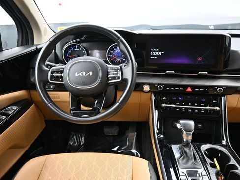 Used 2024 Kia Carnival EX FWD image 19