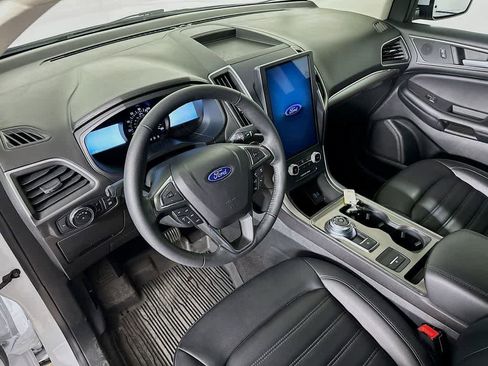 Certified 2022 Ford Edge SEL w/ Convenience Package image 2