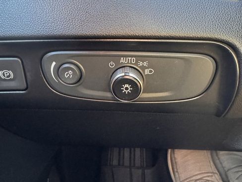 Used 2018 Buick Enclave Premium w/ Experience Buick Package image 27