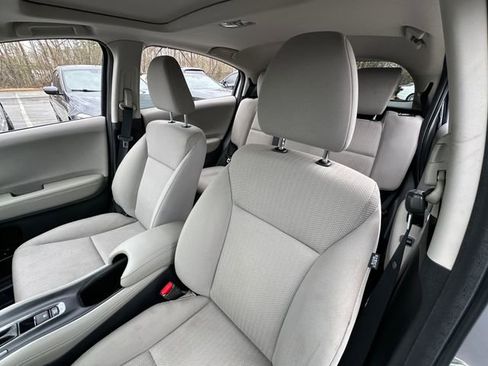 Used 2017 Honda HR-V EX image 11