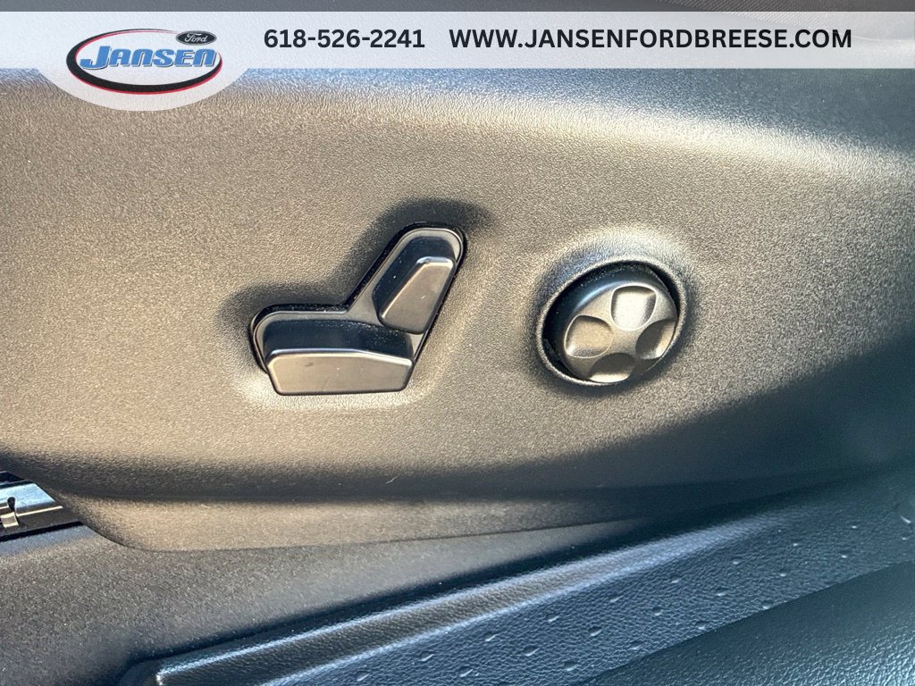 Used 2025 Chrysler Pacifica Select FWD image 12