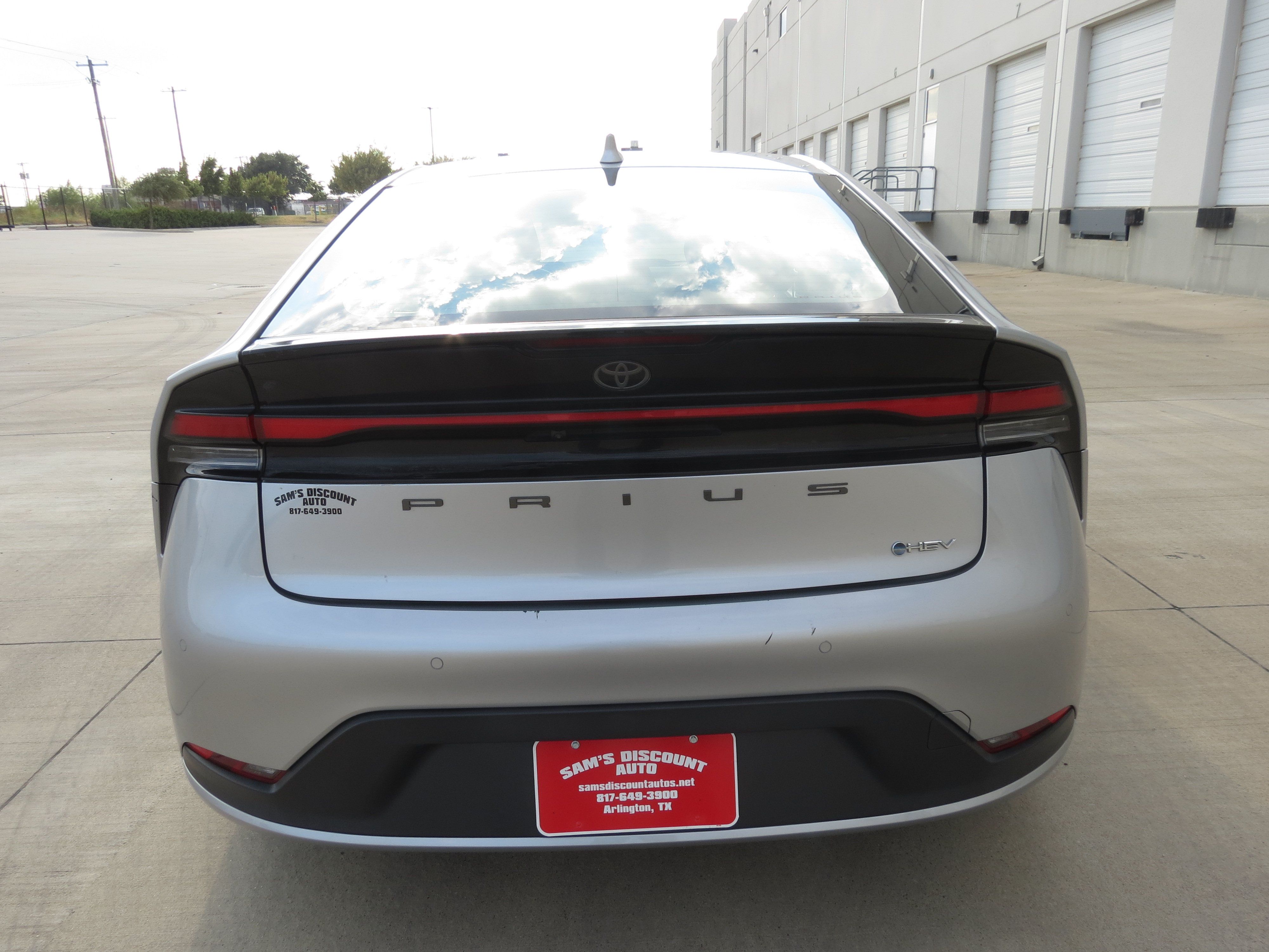 Used 2023 Toyota Prius LE FWD image 8