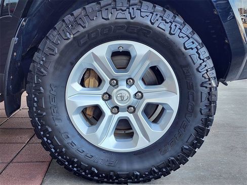 Used 2019 Toyota 4Runner SR5 Premium image 4