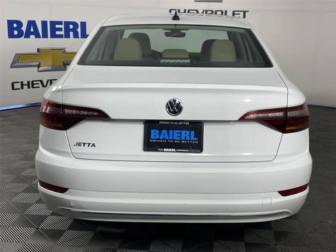 Used 2019 Volkswagen Jetta SEL w/ Cold Weather Package FWD image 4