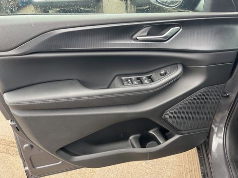 New 2025 Jeep Grand Cherokee 4WD image 18