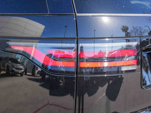 New 2026 Land Rover Discovery Limited Edition image 9