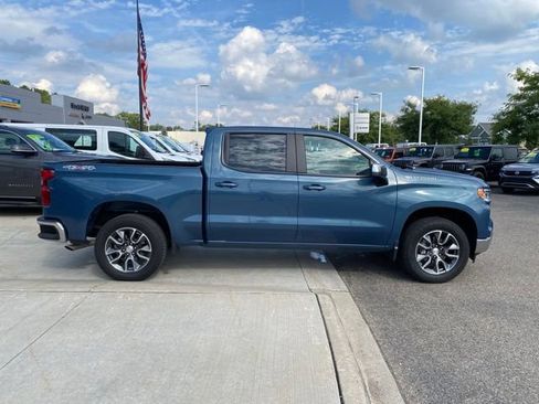 Used 2024 Chevrolet Silverado 1500 LT AWD/4WD image 2