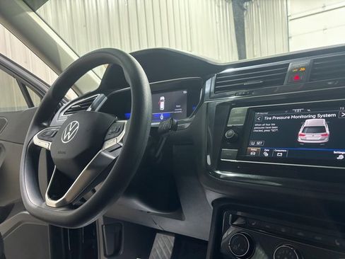 Used 2022 Volkswagen Tiguan S image 17