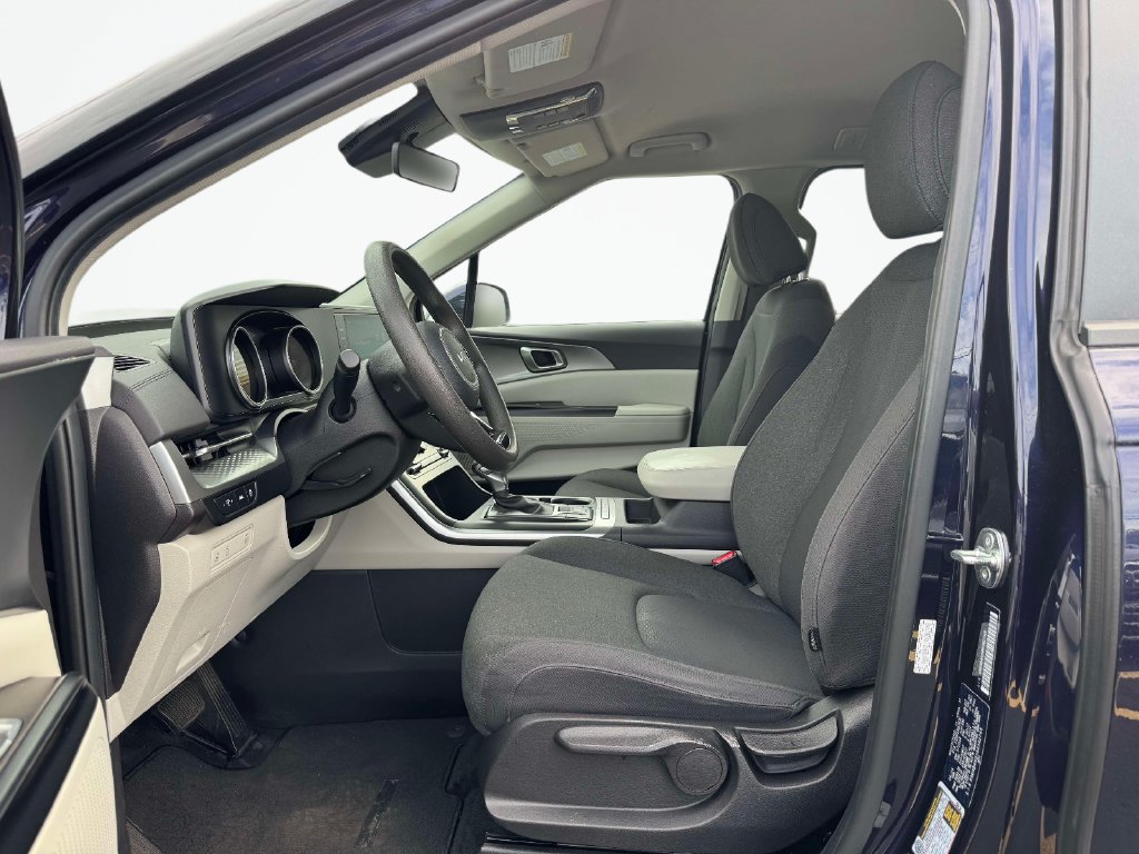 Certified 2024 Kia Carnival LX FWD image 18