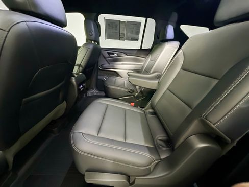 Used 2025 Chevrolet Traverse LT w/ Driver Confidence Package image 29