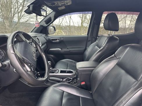 Used 2018 Toyota Tacoma TRD Off-Road w/ TRD Premium Off Road Package image 5