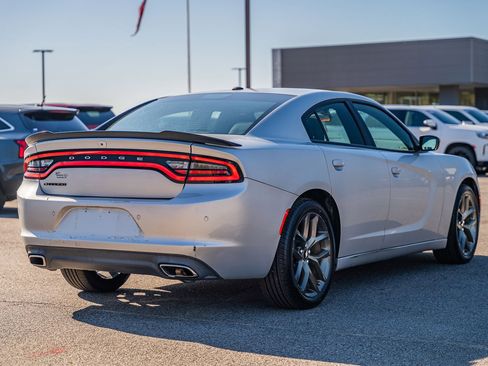 Used 2019 Dodge Charger SXT image 8