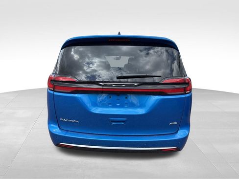 New 2027 Chrysler Pacifica Select AWD/4WD image 12