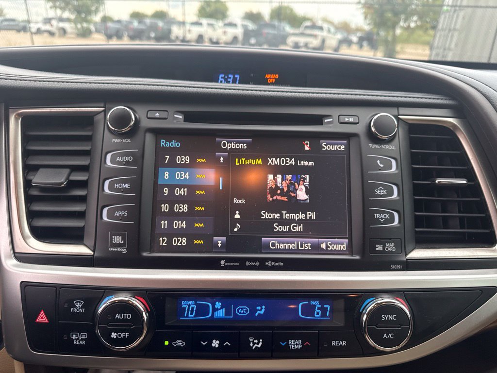 Used 2019 Toyota Highlander Limited FWD image 24