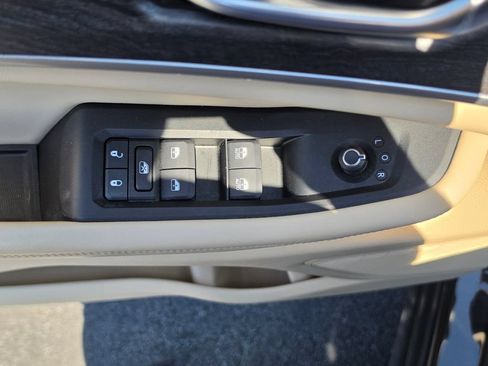 Used 2023 Jeep Grand Cherokee L Limited w/ Luxury Tech Group II AWD/4WD image 14