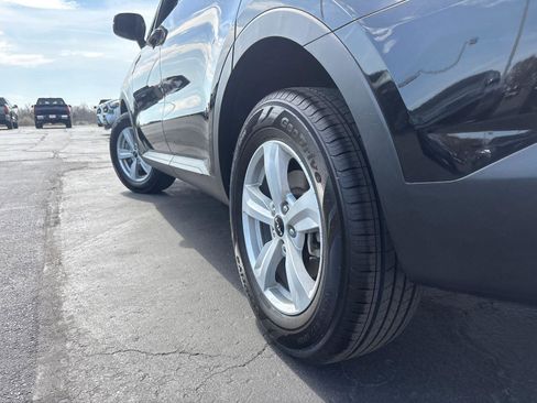 Used 2023 Kia Sorento LX image 5