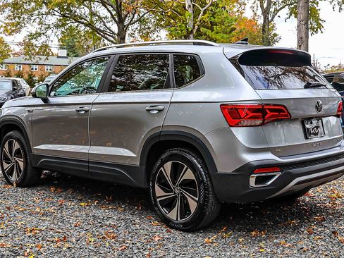 Used 2024 Volkswagen Taos SE image 4