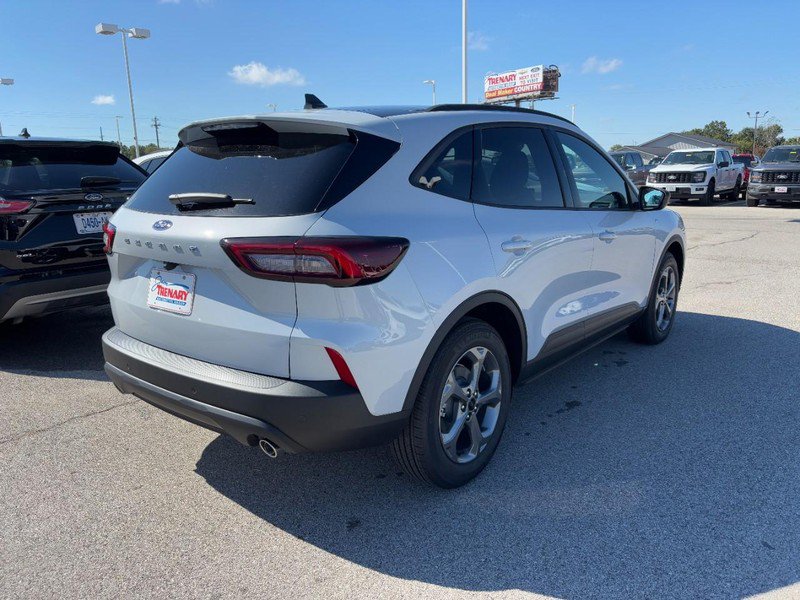 Used 2026 Ford Escape ST-Line w/ Tech Pack #1 FWD image 3