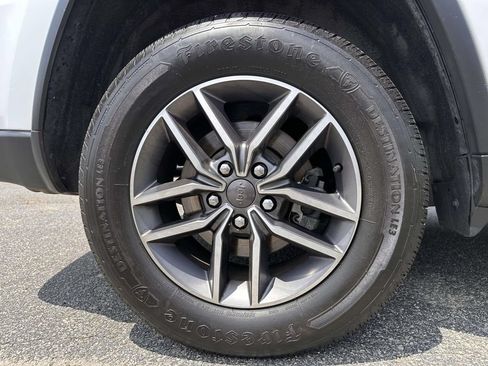 Used 2021 Jeep Grand Cherokee Laredo AWD/4WD image 6