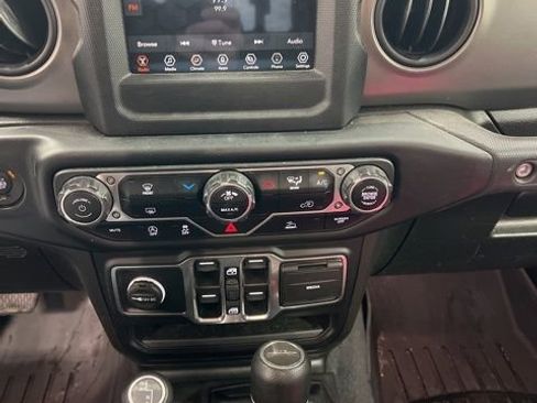 Used 2023 Jeep Gladiator Sport AWD/4WD image 27