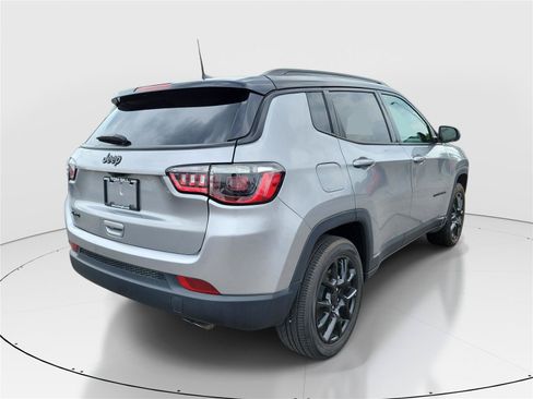Used 2022 Jeep Compass Latitude w/ Convenience Group AWD/4WD image 4