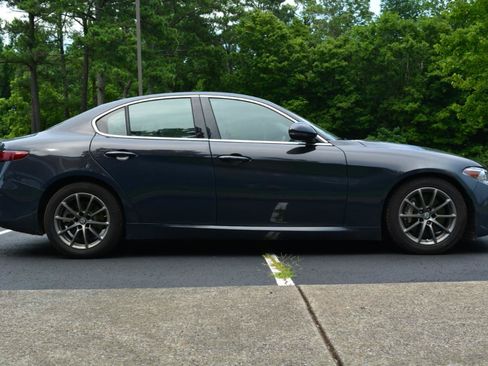 Used 2019 Alfa Romeo Giulia RWD image 4