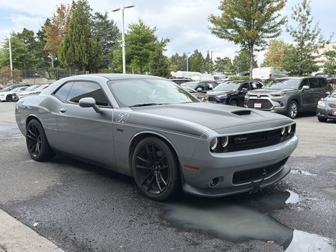 Used 2022 Dodge Challenger R/T Scat Pack w/ T/A Package RWD image 3
