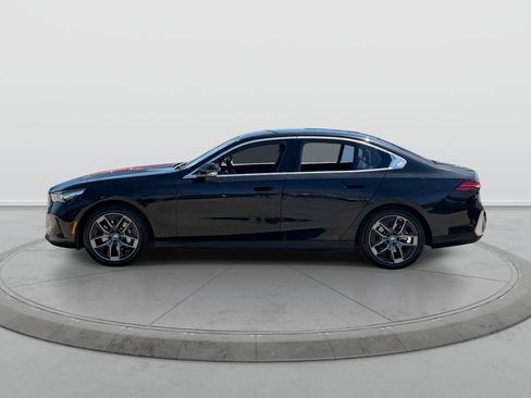 Used 2026 BMW 530i xDrive AWD/4WD image 4