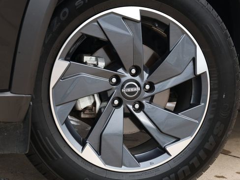 Used 2024 Nissan Rogue SV image 12