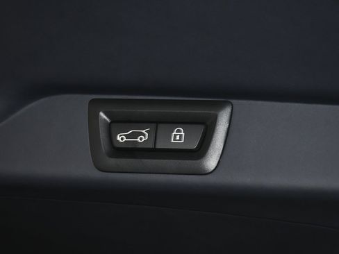 Used 2024 Rolls-Royce Cullinan image 92