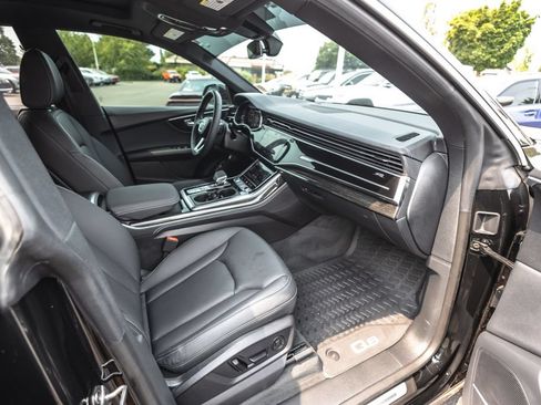 Used 2025 Audi Q8 Premium Plus AWD/4WD image 25