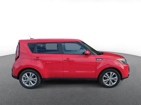 Used 2016 Kia Soul + image 9