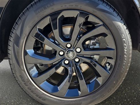 Certified 2025 Land Rover Discovery Sport Dynamic SE image 34