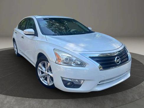 Used 2015 Nissan Altima 2.5 SL w/ Technology Package FWD image 2