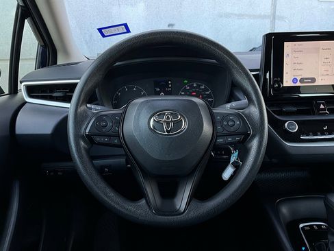 Used 2025 Toyota Corolla LE image 29