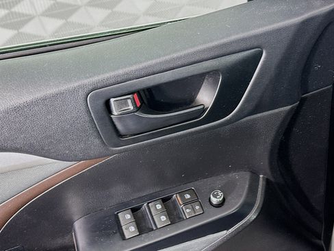 Used 2019 Toyota Highlander LE image 15