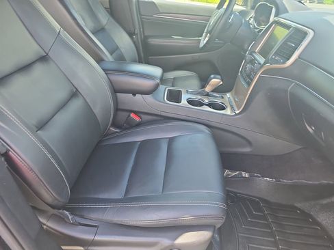 Used 2017 Jeep Grand Cherokee Limited w/ Trailer Tow Group IV image 10