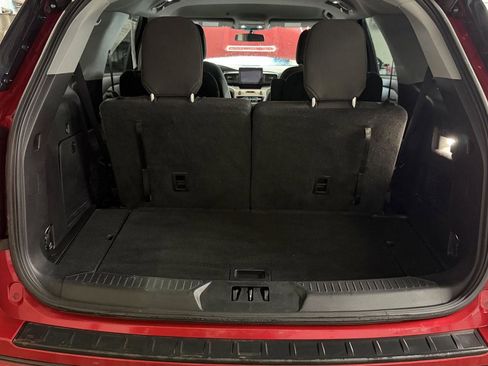 Used 2022 Ford Explorer XLT image 25