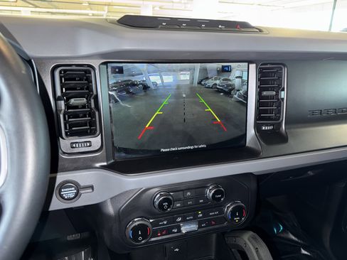 Used 2022 Ford Bronco Everglades image 26