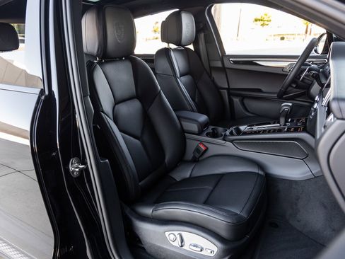 Certified 2026 Porsche Macan AWD/4WD image 46