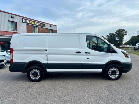 Used 2018 Ford Transit 250 130 Low Roof image 4