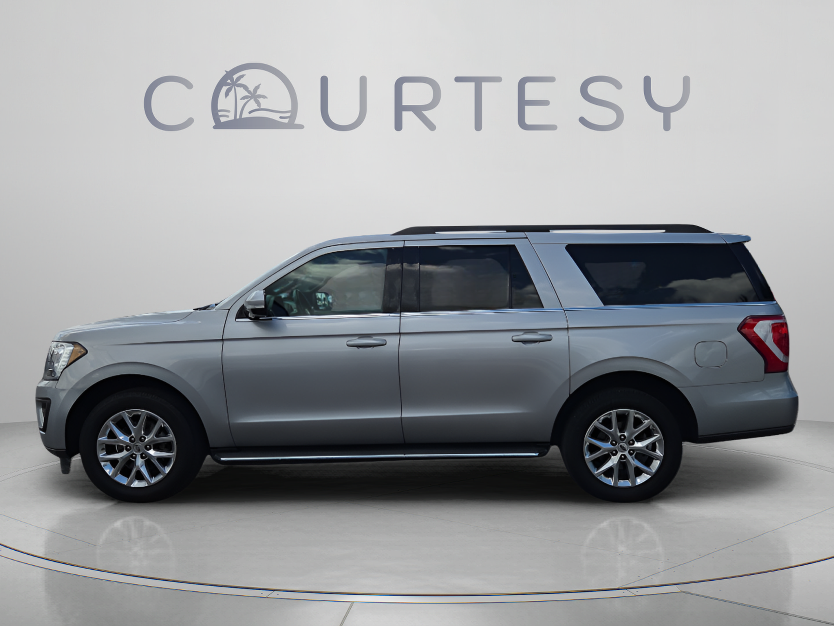 Used 2021 Ford Expedition Max XLT RWD image 2
