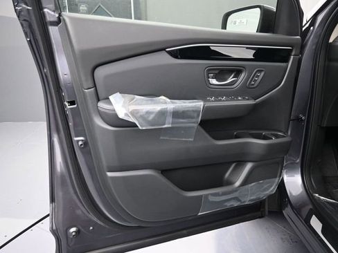 New 2025 Honda Pilot EX-L image 3