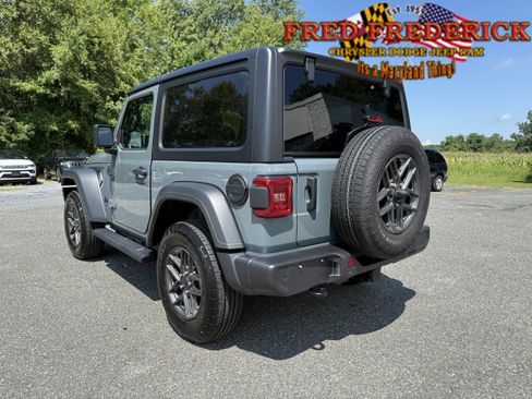 Used 2025 Jeep Wrangler Sport AWD/4WD image 5