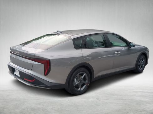 New 2025 Kia K4 LXS image 3