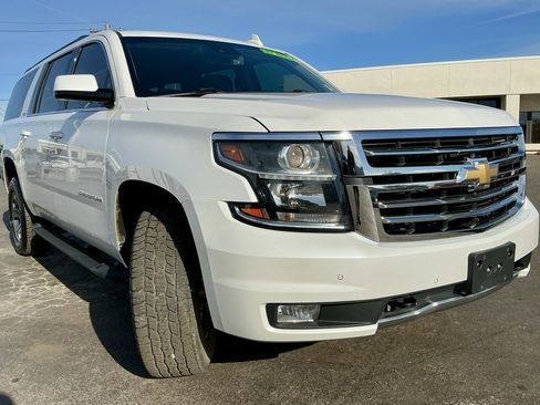 Used 2020 Chevrolet Suburban LT w/ Luxury Package image 3